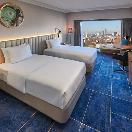 Hilton Frankfurt City Centre Frankfurt am Main Bagian luar foto Deluxe Room