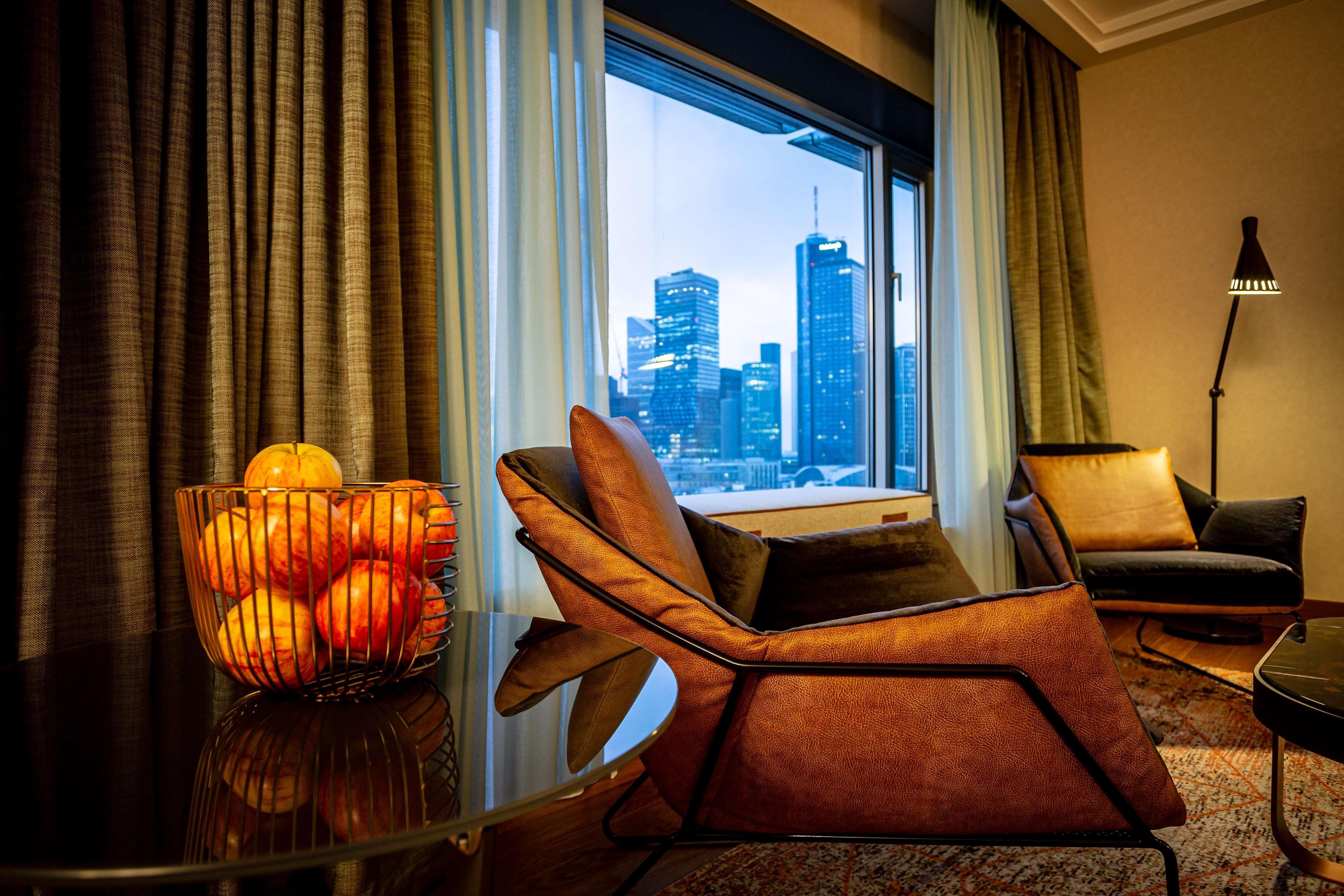 Hilton Frankfurt City Centre Frankfurt am Main Bagian luar foto A room at the Mandarin Oriental, Munich