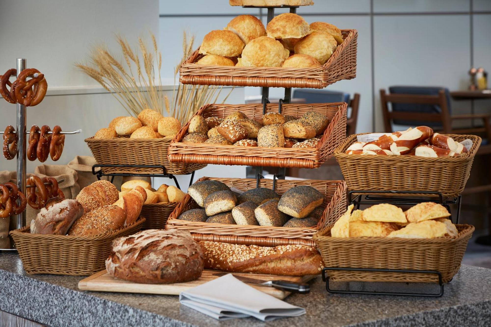 Hilton Frankfurt City Centre Frankfurt am Main Bagian luar foto Bread