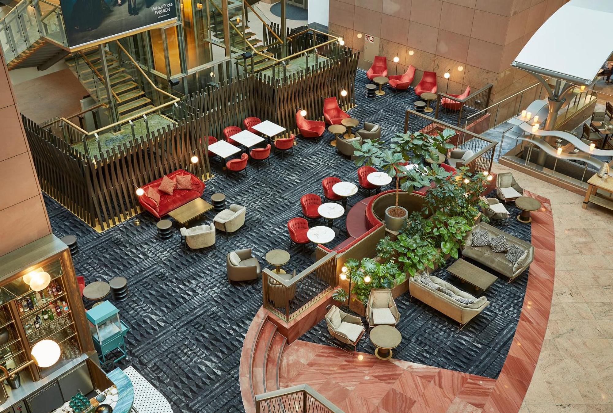 Hilton Frankfurt City Centre Frankfurt am Main Bagian luar foto The lobby of the hotel