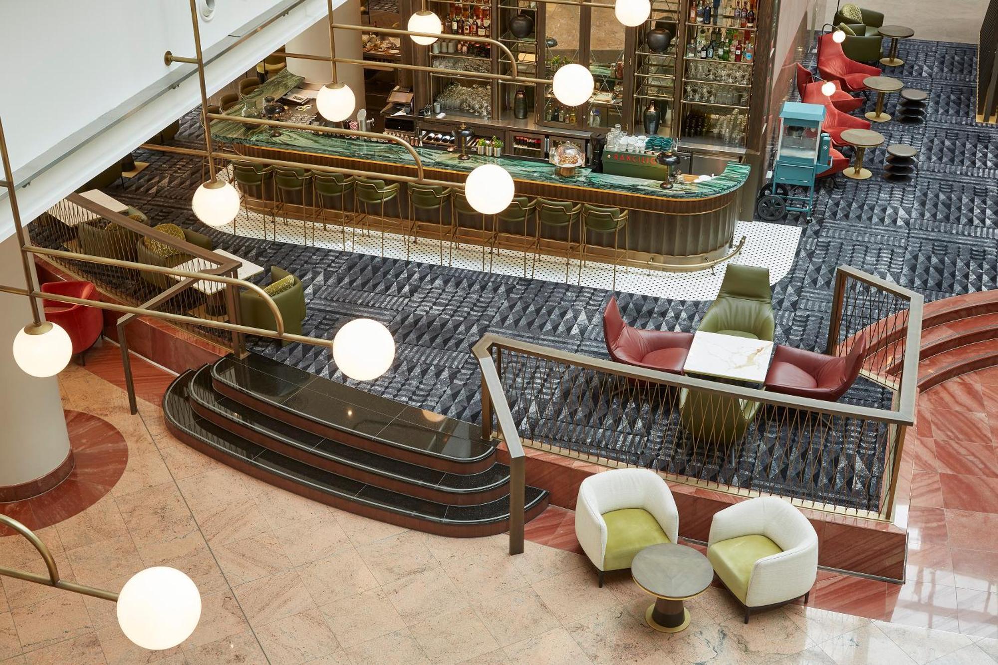 Hilton Frankfurt City Centre Frankfurt am Main Bagian luar foto The lobby of the hotel