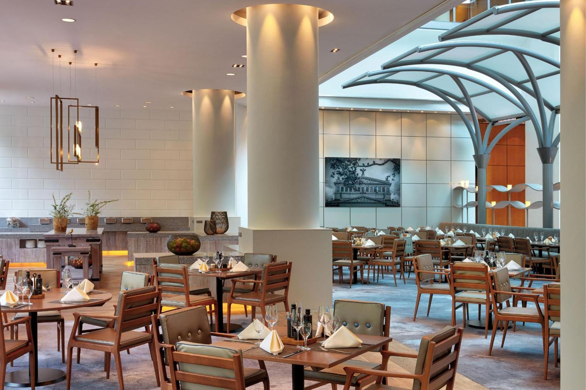 Hilton Frankfurt City Centre Frankfurt am Main Bagian luar foto The restaurant