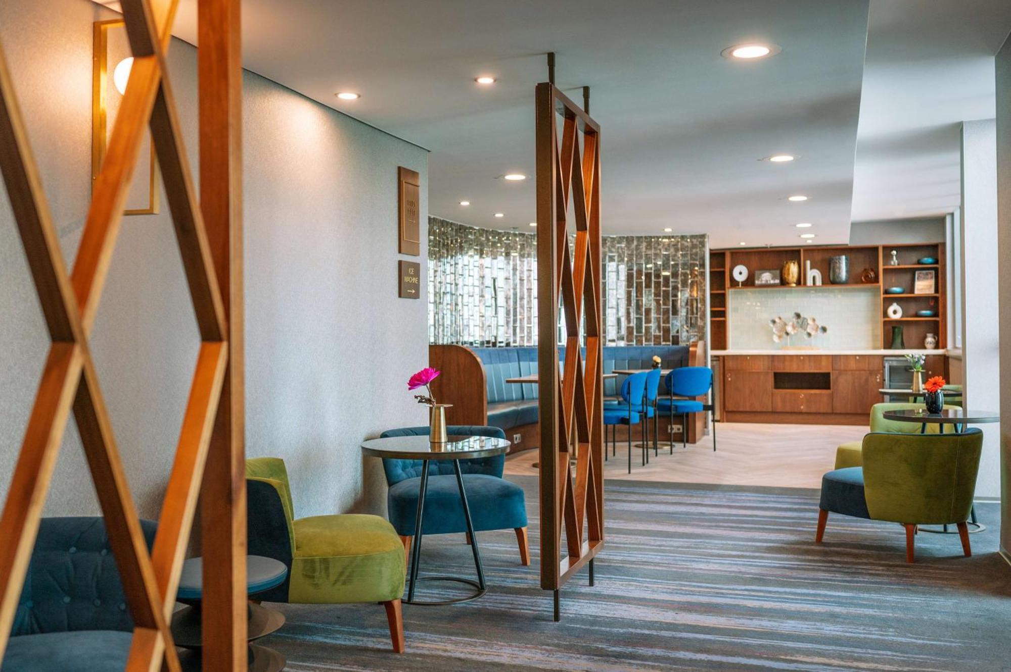 Hilton Frankfurt City Centre Frankfurt am Main Bagian luar foto The lounge at the hotel