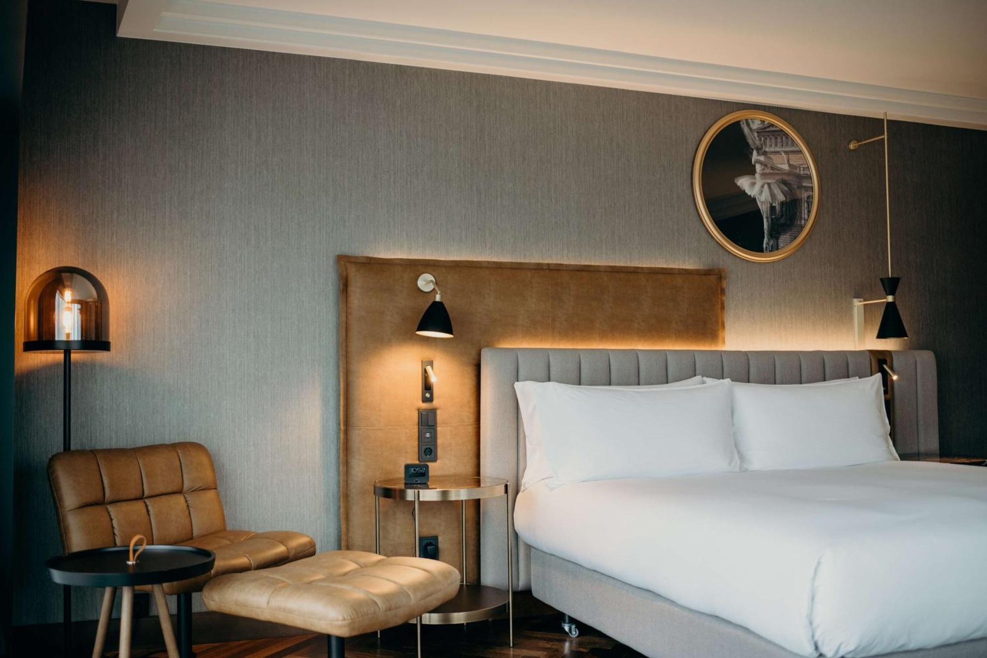 Hilton Frankfurt City Centre Frankfurt am Main Bagian luar foto A room at the hotel