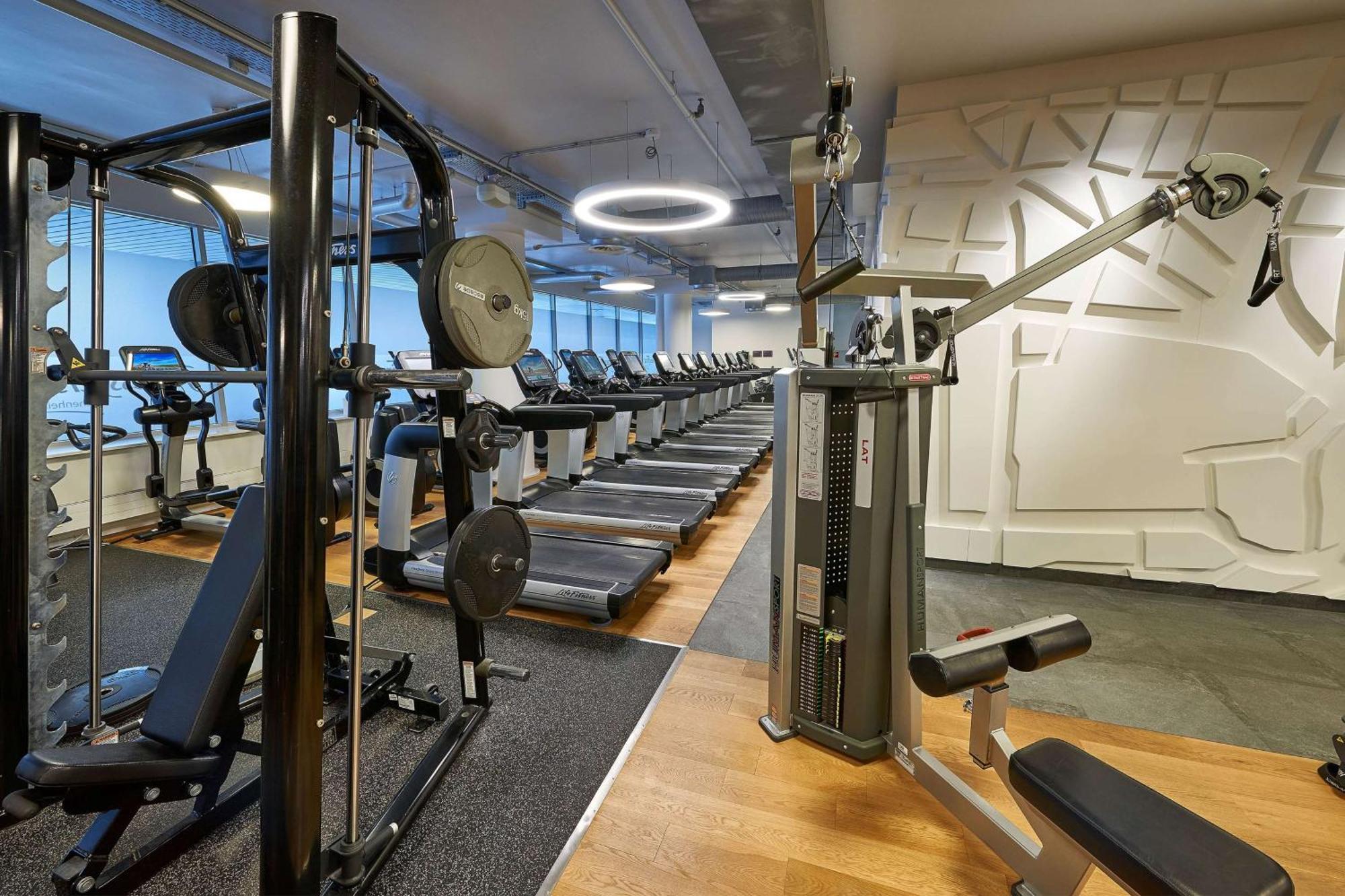 Hilton Frankfurt City Centre Frankfurt am Main Bagian luar foto The gym at the London Business School