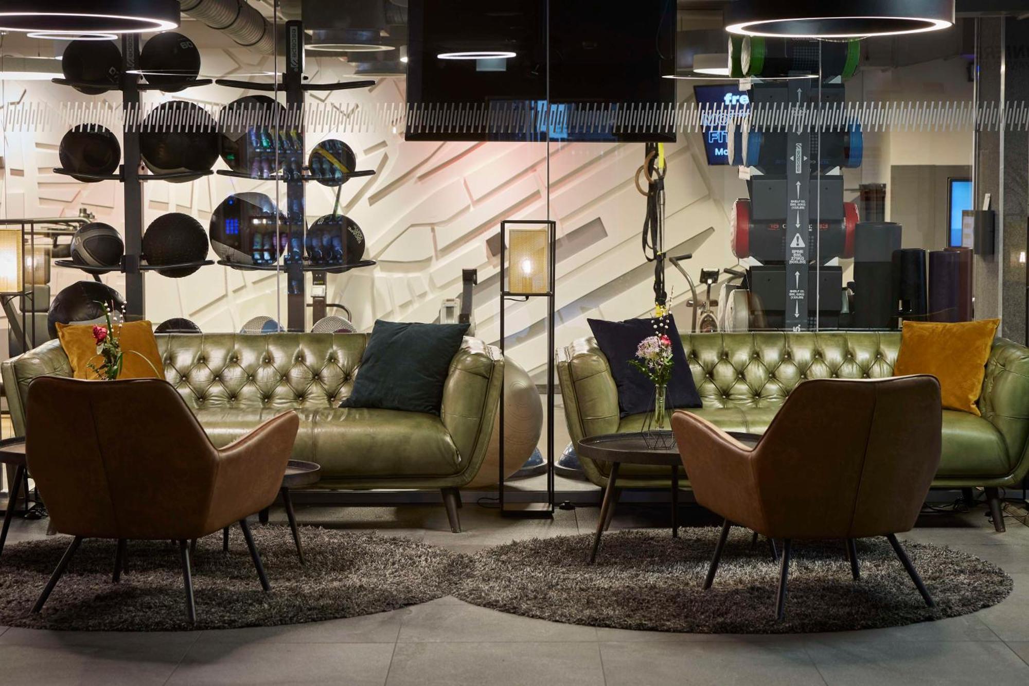 Hilton Frankfurt City Centre Frankfurt am Main Bagian luar foto The lounge at the airport